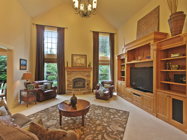 Luxury Homes in Lake Oswego