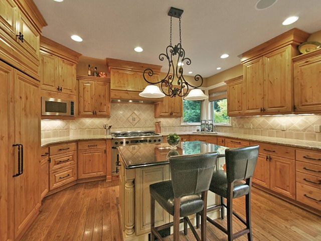 Luxury Homes in Lake Oswego